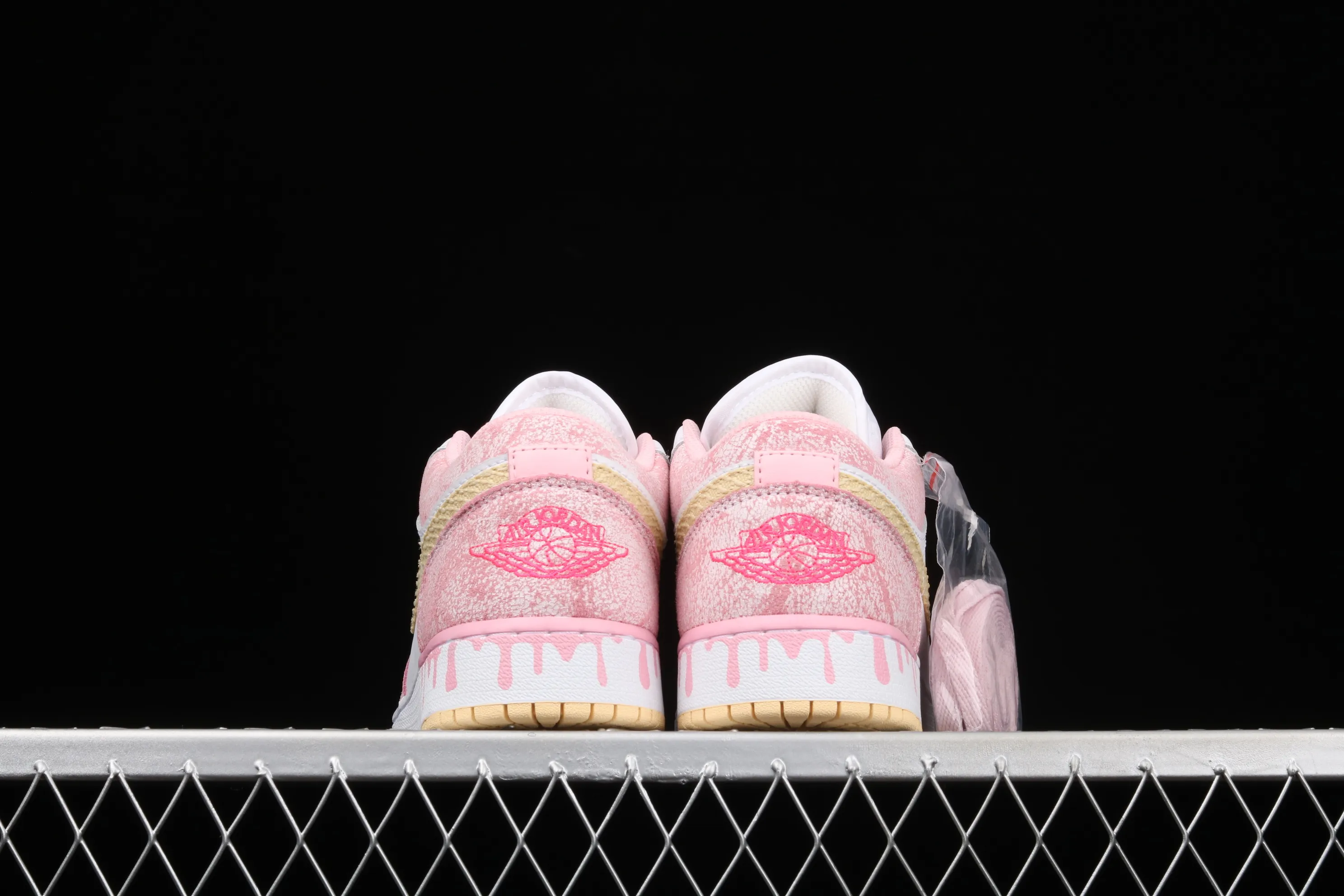 All categories Air Jordan Jordan series basketball shoes Air Jordan 1 Low P version Air Jordan 1 Low GS AJ1 Joe 1 low-top ice cream low-top basketball shoes CW7104-601